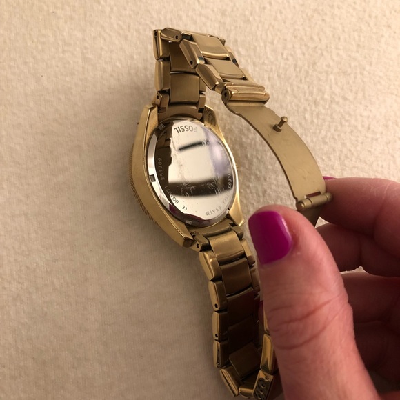 Gold Fossil Watch - Picture 6 of 9
